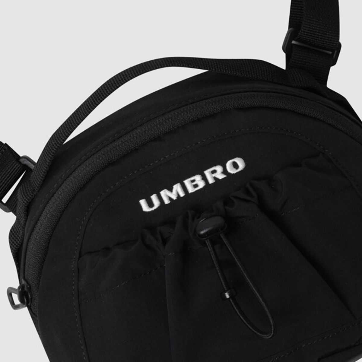 엄브로(UMBRO) 우먼스 만두 크로스백 블랙 UR222CBG62