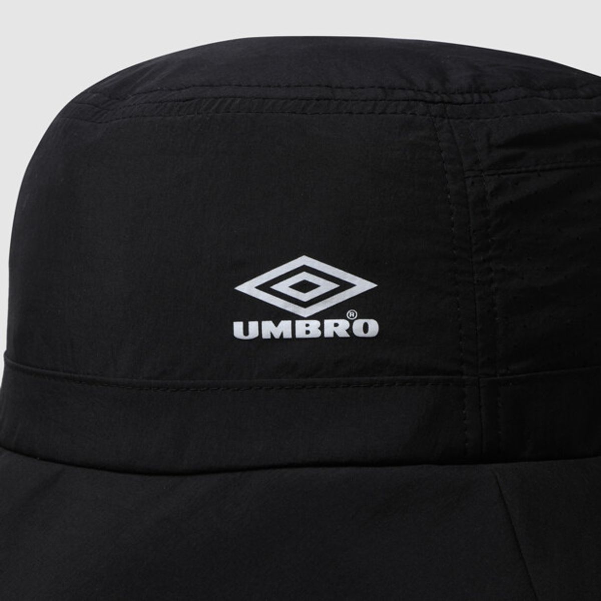 엄브로(UMBRO) 에센셜 2WAY 차양햇 블랙 UR221CHT51