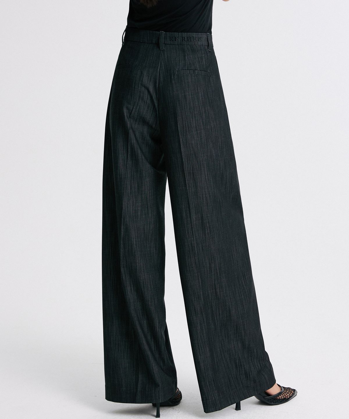 리이(RE RHEE) WIDE LEG PLEATED TROUSERS WASHED BLACK