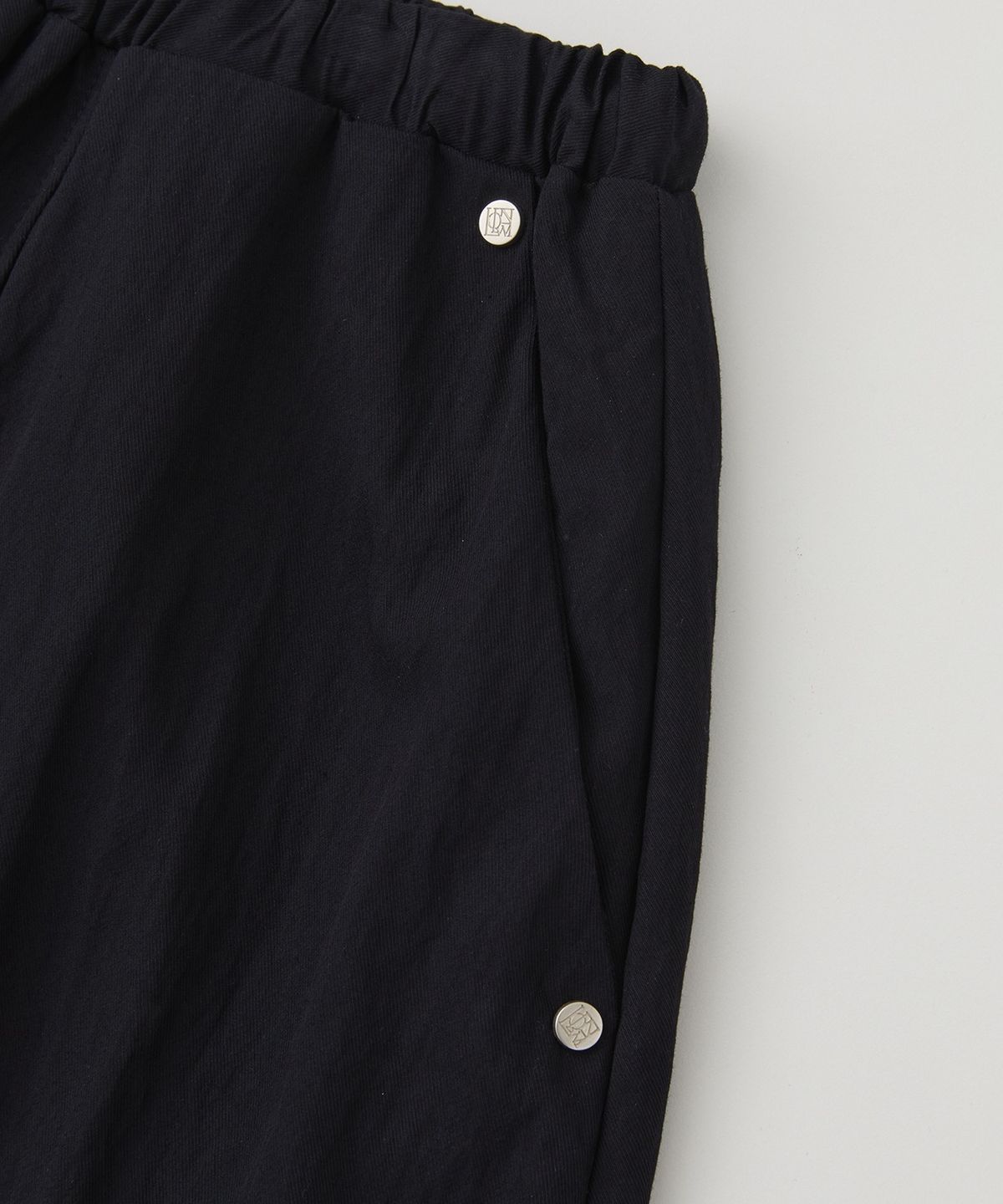 로우넬라인(LOW NELLINE) POSITANO TENCEL LINEN SHORTS_DARK NAVY