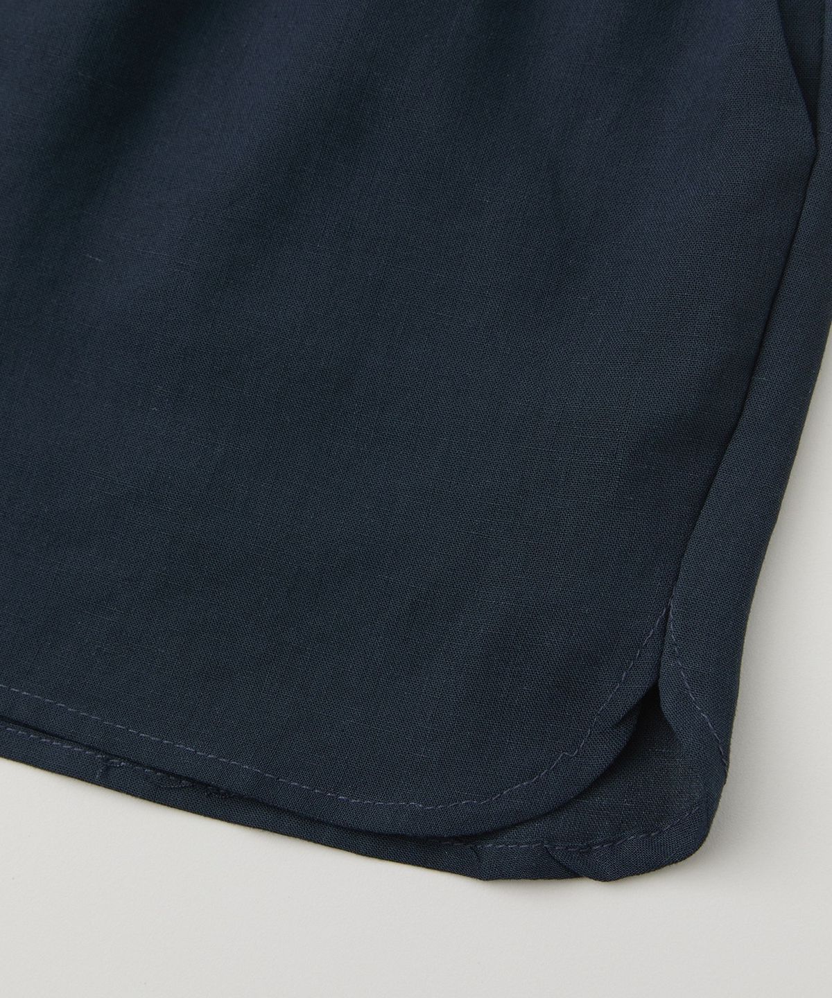 로우넬라인(LOW NELLINE) POSITANO TENCEL LINEN SHORTS_DARK NAVY