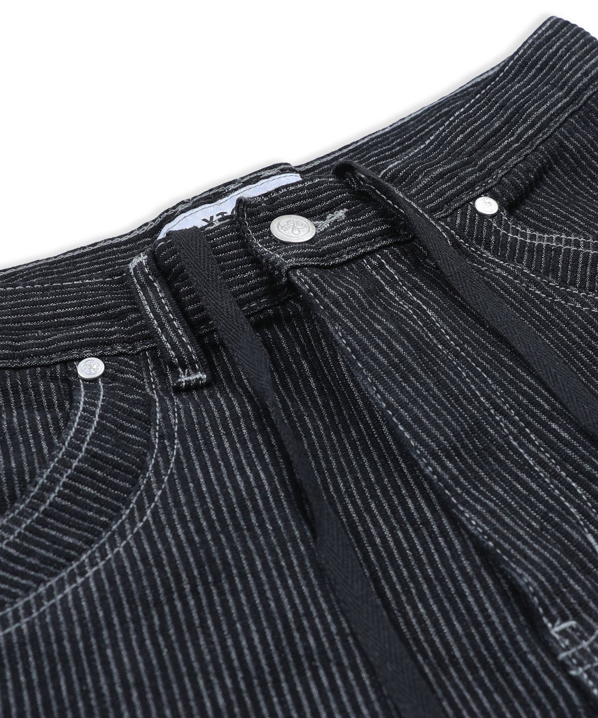 엑스톤즈(XTONZ) XP337 자카드 스트라이프 버뮤다 데님 팬츠 (BLACK)