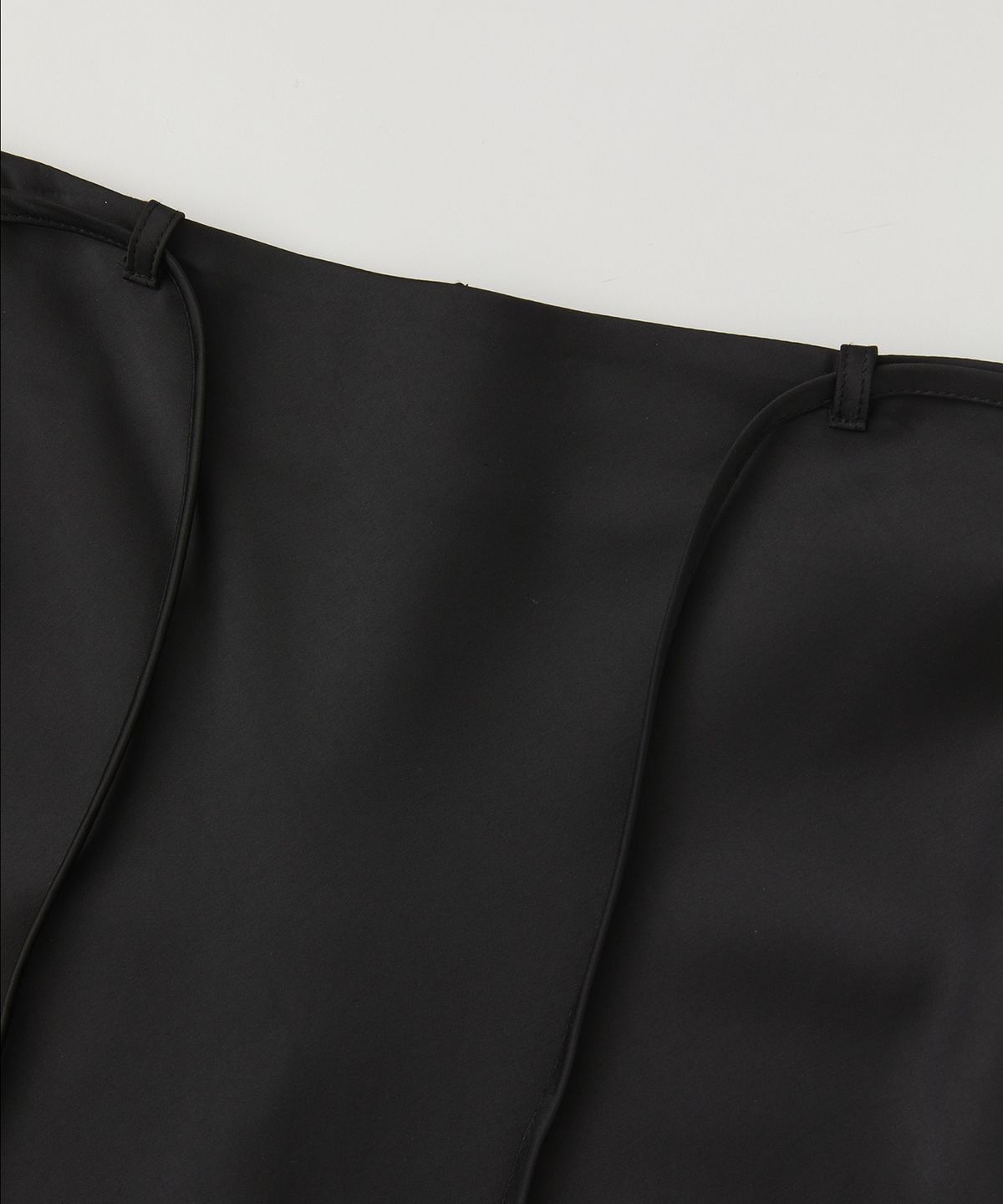 로우넬라인(LOW NELLINE) CAMPBELL’S LOUISE SATIN SKIRT_BLACK