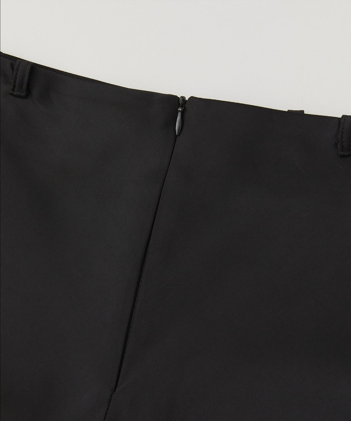 로우넬라인(LOW NELLINE) CAMPBELL’S LOUISE SATIN SKIRT_BLACK