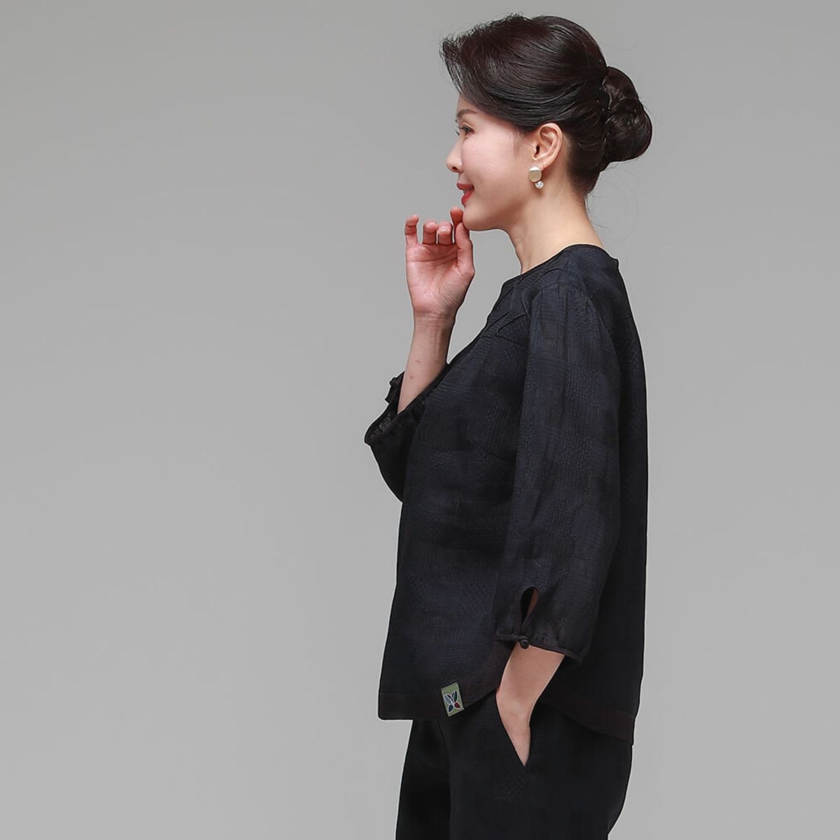 하랑한복(HARANG HANBOK) 솔길드리 여름 여성 인견 블라우스 네이비