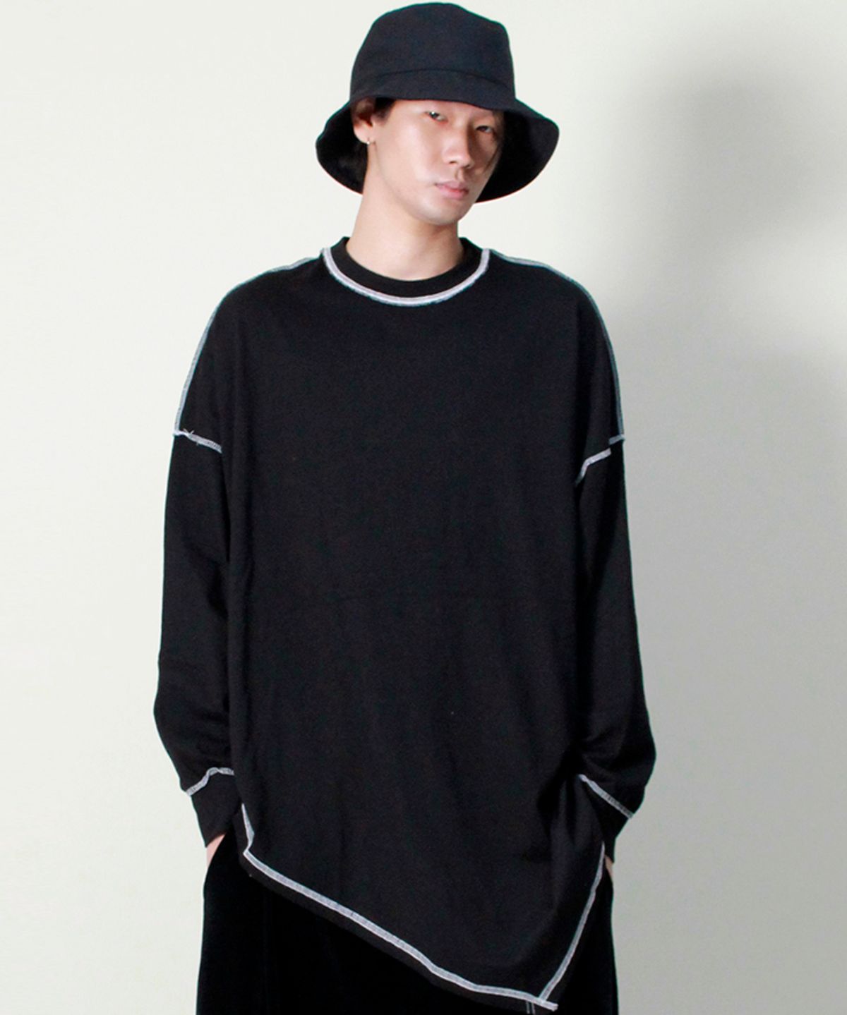 드마크(DEMARC) 비대칭 오버사이즈 언발란스 긴팔 티셔츠 블랙