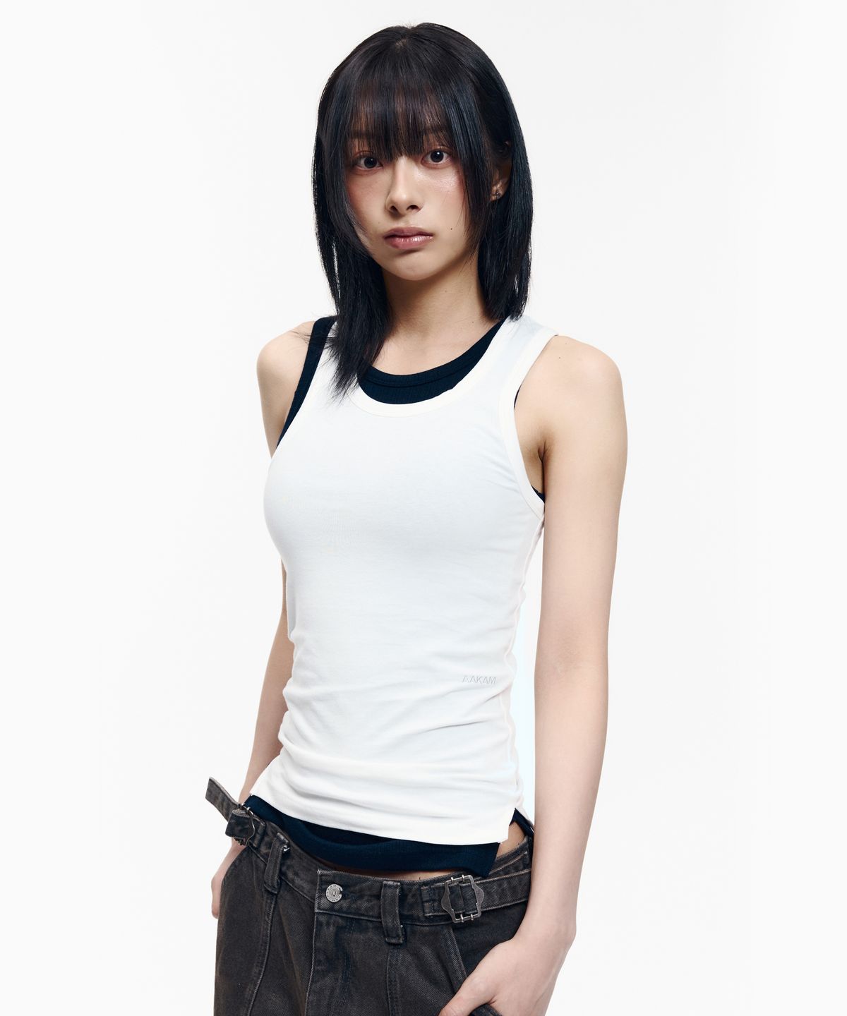 아캄(AAKAM) 2-Piece Layered Sleeveless (White)