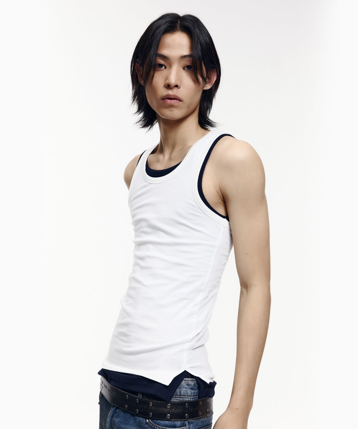 아캄(AAKAM) 2-Piece Layered Sleeveless (White)
