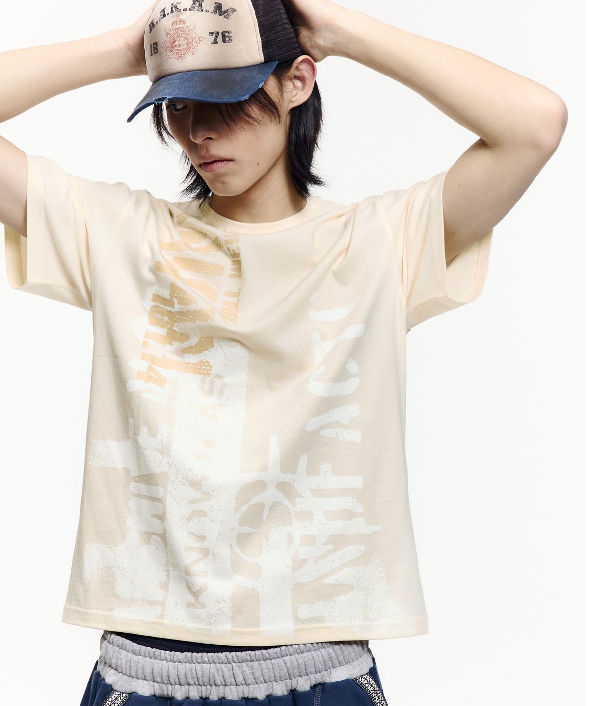 아캄(AAKAM) Aim Lettering Half Top (Light Yellow)