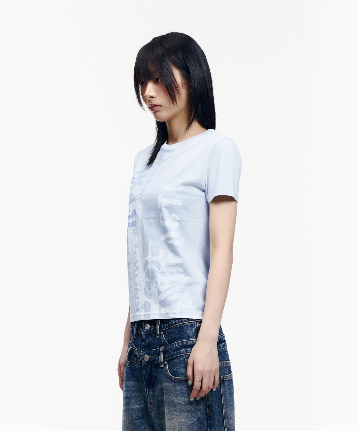 아캄(AAKAM) Aim Lettering Half Top (Sky Blue)