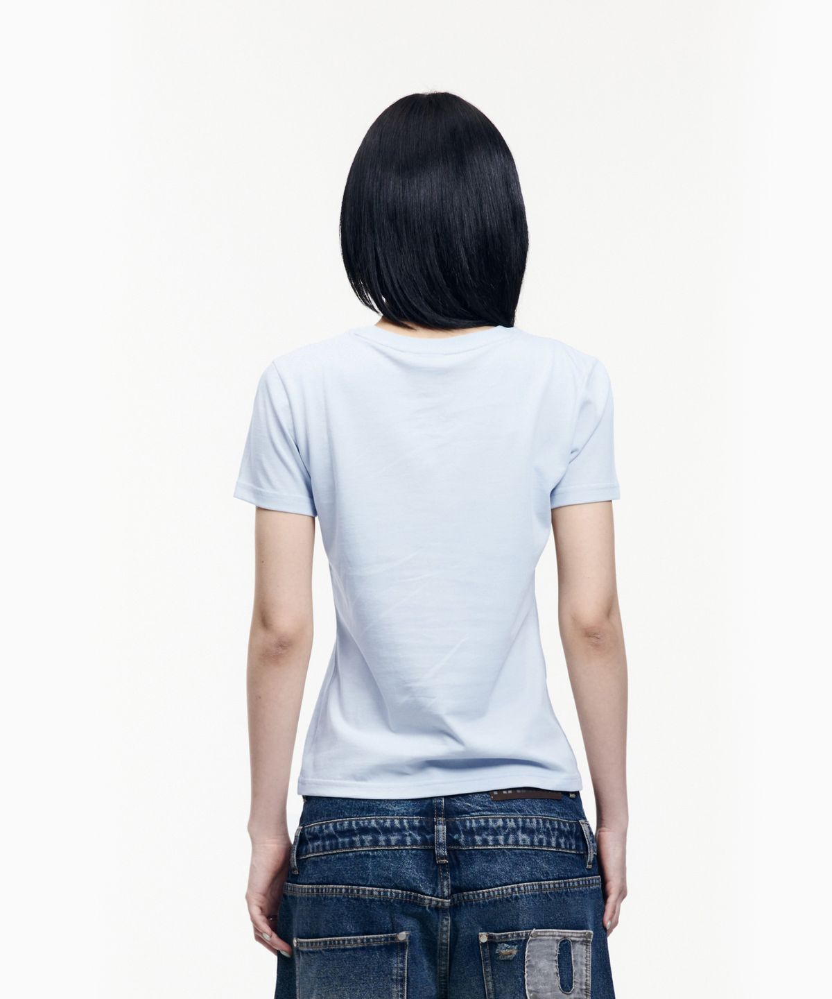 아캄(AAKAM) Aim Lettering Half Top (Sky Blue)