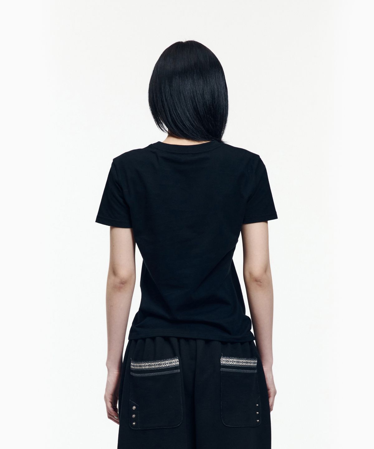 아캄(AAKAM) Ammonite Half Top (Black)