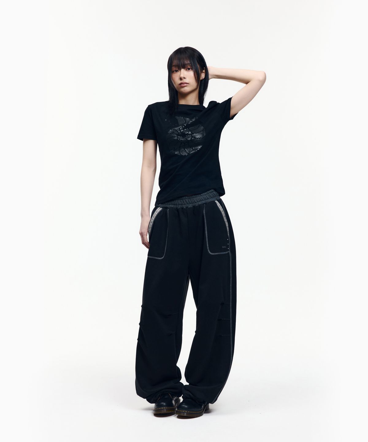 아캄(AAKAM) Ammonite Half Top (Black)