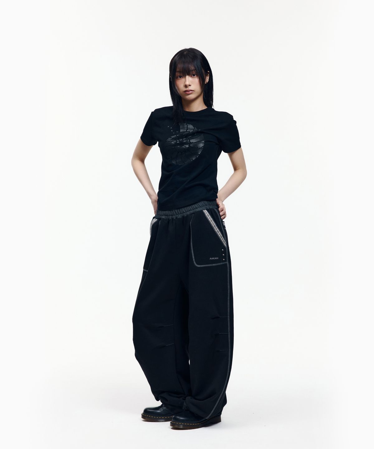 아캄(AAKAM) Ammonite Half Top (Black)