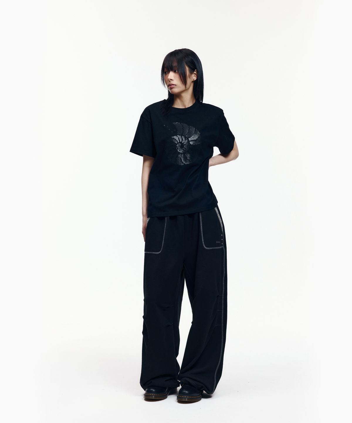 아캄(AAKAM) Ammonite Half Top (Black)