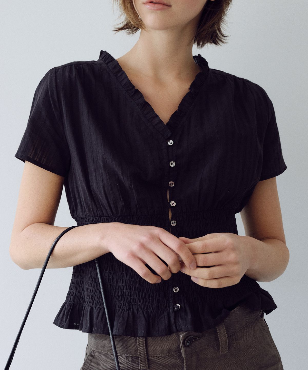 유라고(URAGO) Smocked frill blouse_Black