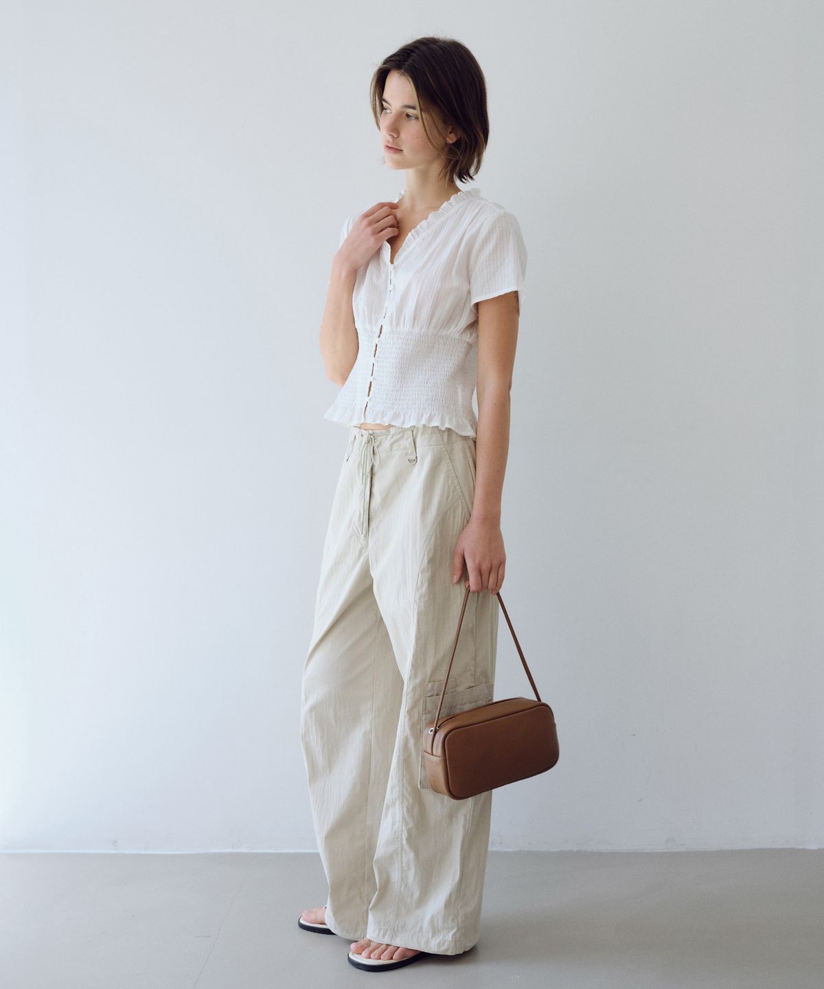 유라고(URAGO) Smocked frill blouse_Ivory