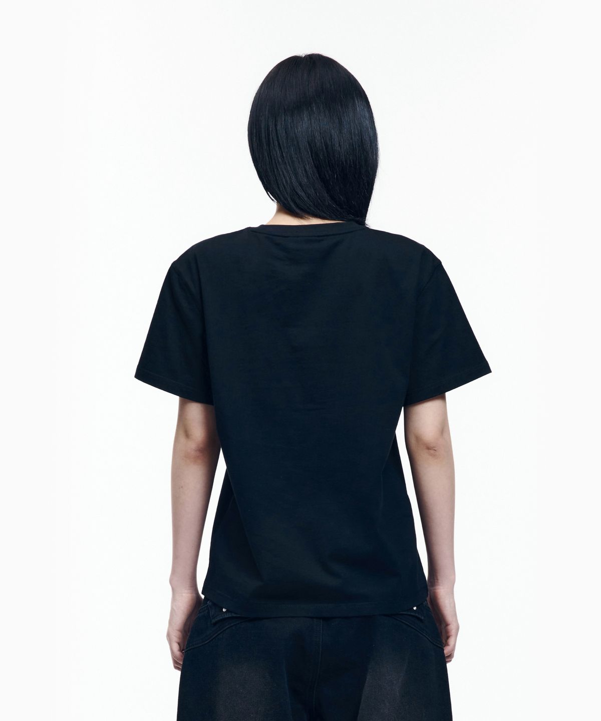아캄(AAKAM) Dino Patch Half Top (Black)