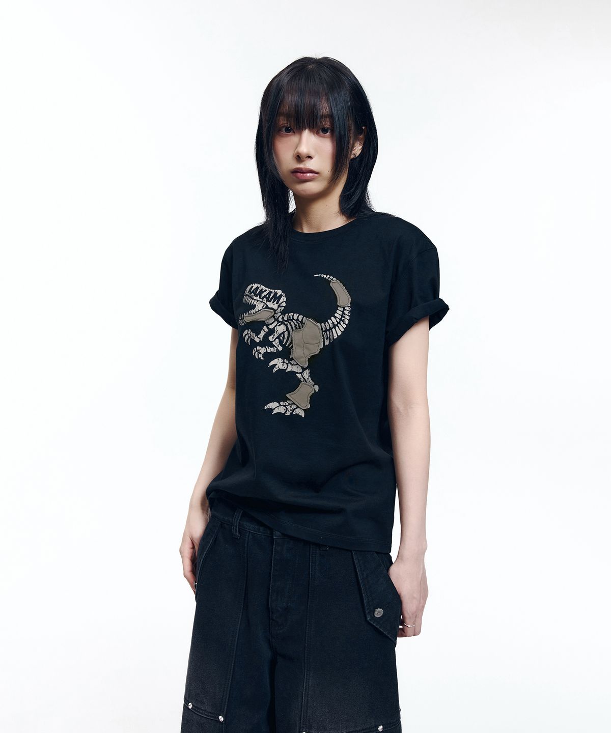 아캄(AAKAM) Dino Patch Half Top (Black)