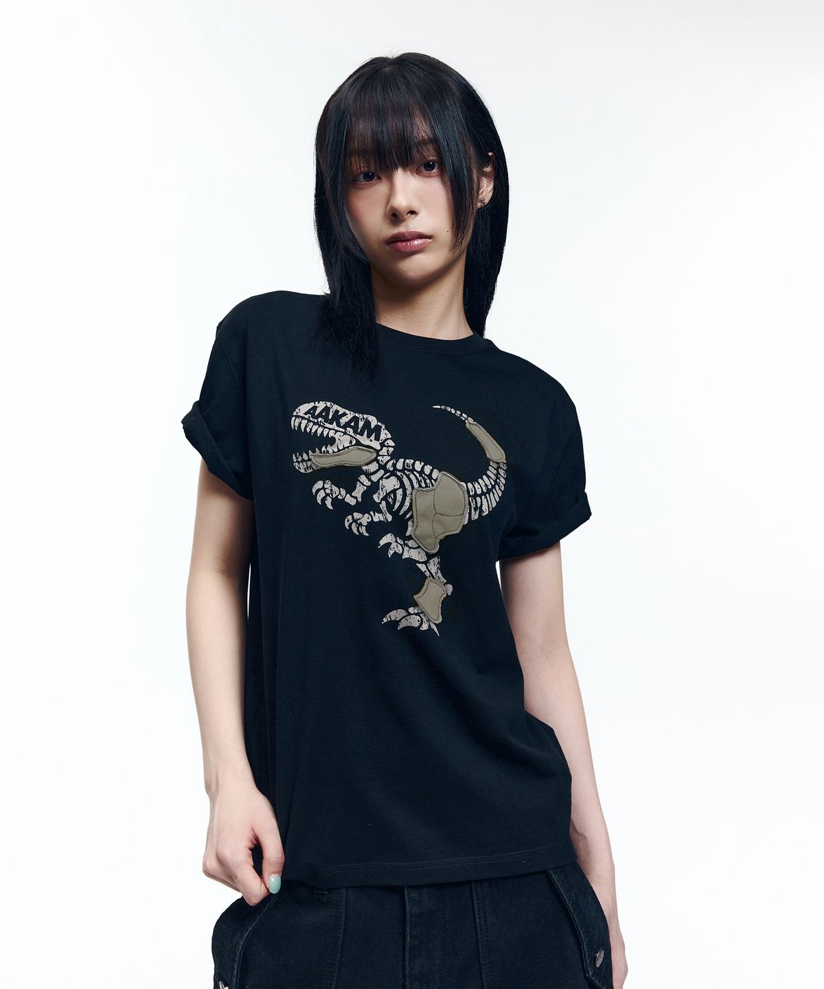 아캄(AAKAM) Dino Patch Half Top (Black)