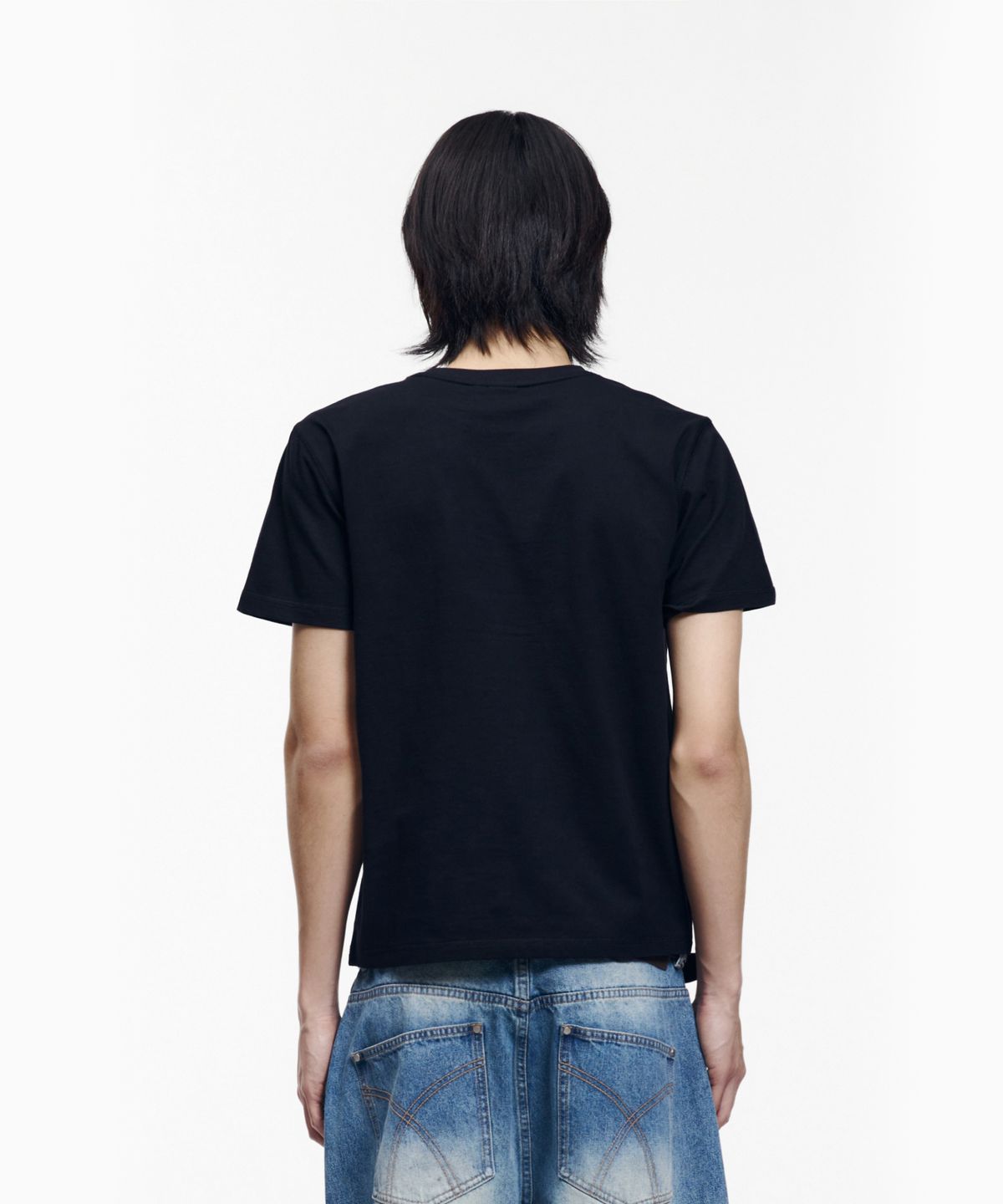 아캄(AAKAM) Dino Patch Half Top (Black)