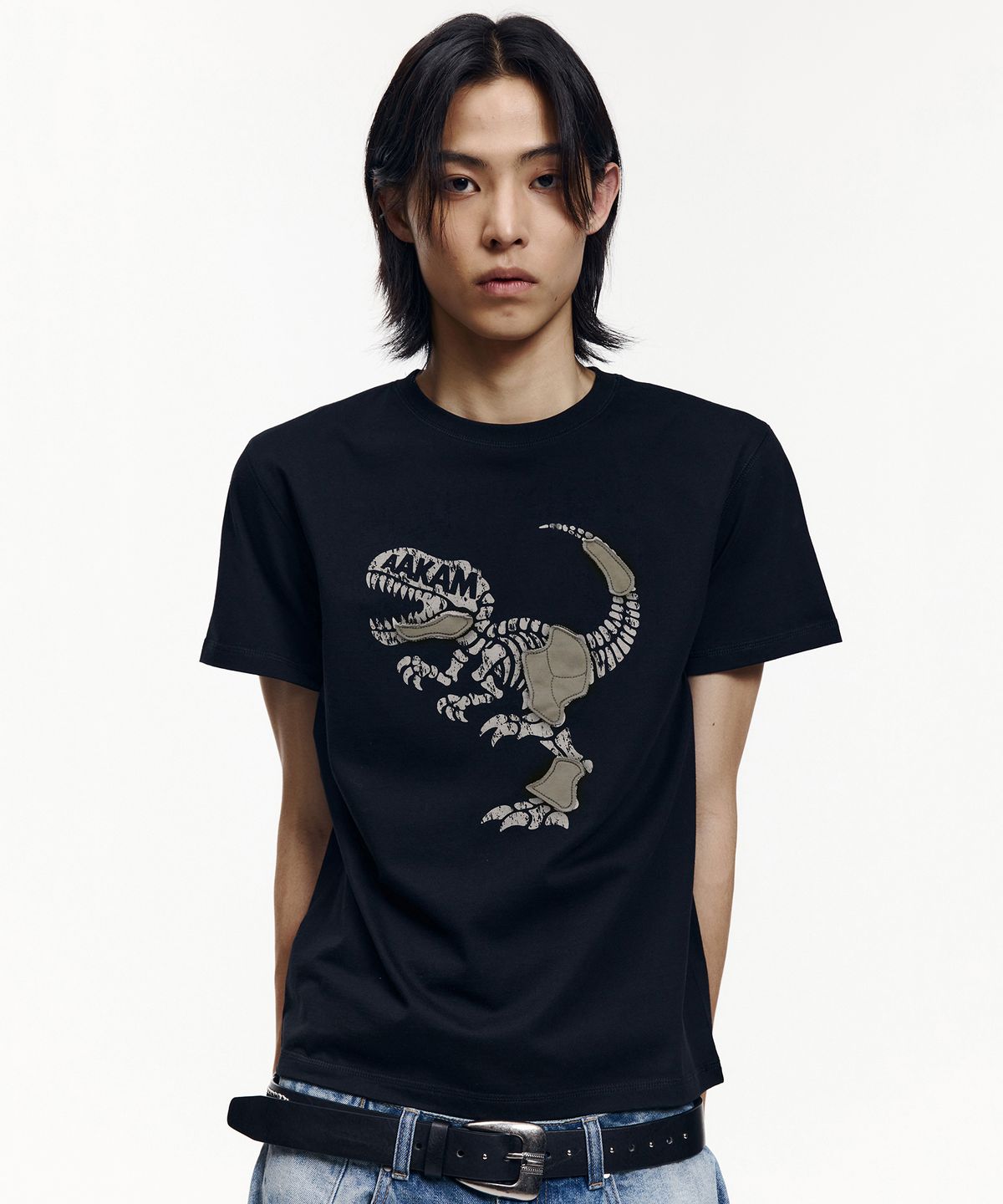 아캄(AAKAM) Dino Patch Half Top (Black)