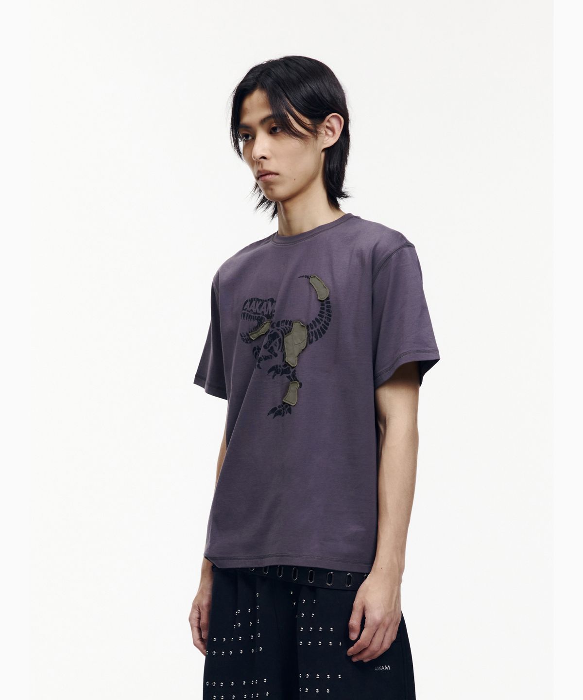아캄(AAKAM) Dino Patch Half Top (Dusty Purple)