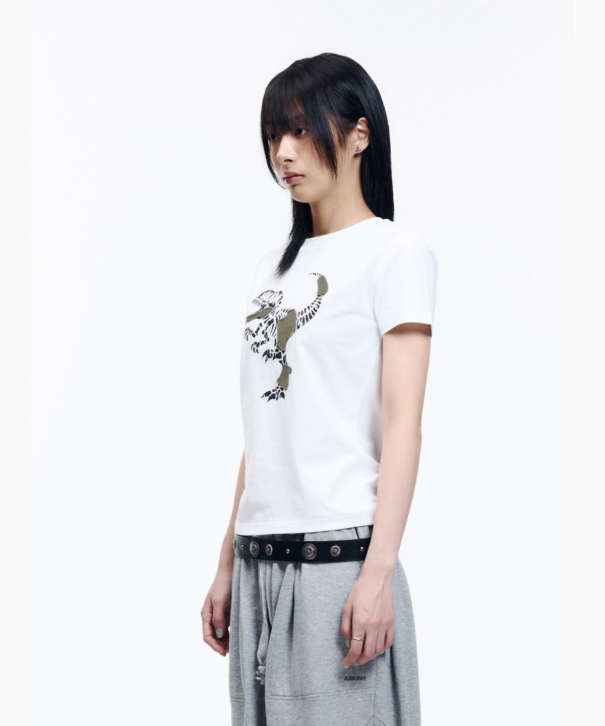 아캄(AAKAM) Dino Patch Half Top (White)