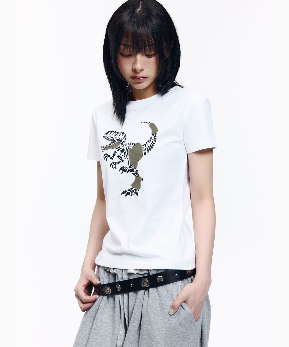 아캄(AAKAM) Dino Patch Half Top (White)