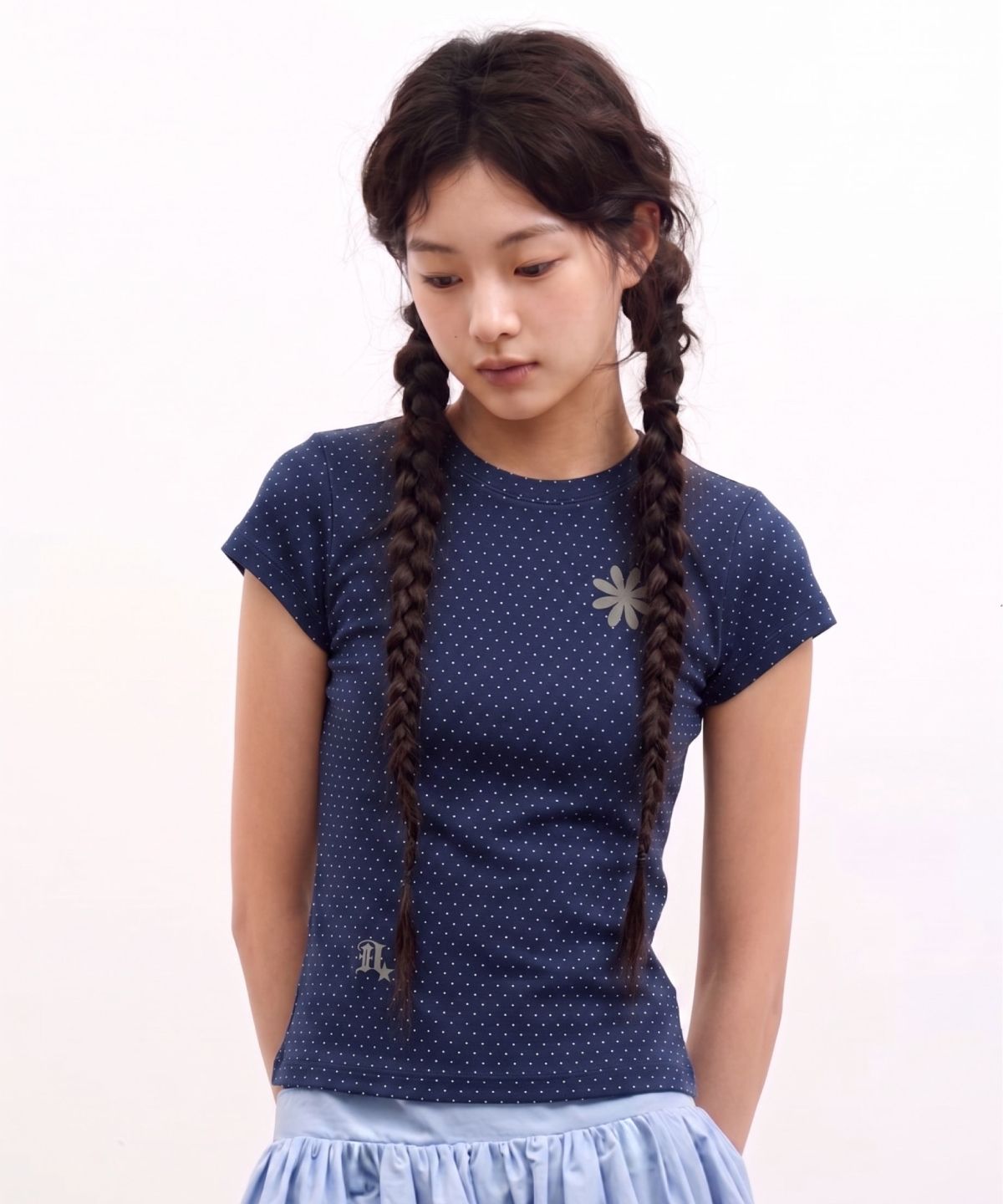 다미쉬(DAMISH) 플라워 심볼 폴카 도트 숏슬리브 티셔츠_네이비
