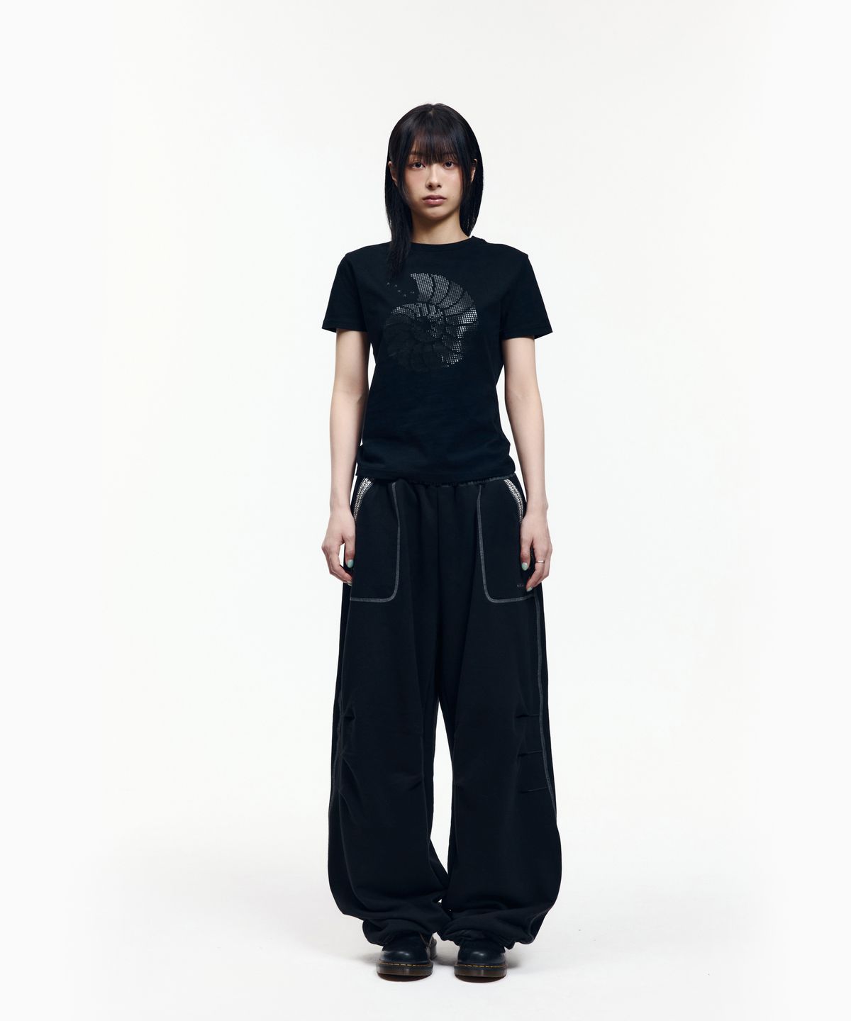 아캄(AAKAM) Knee Pin-Tuck Ethnic Sweatpants (Black)