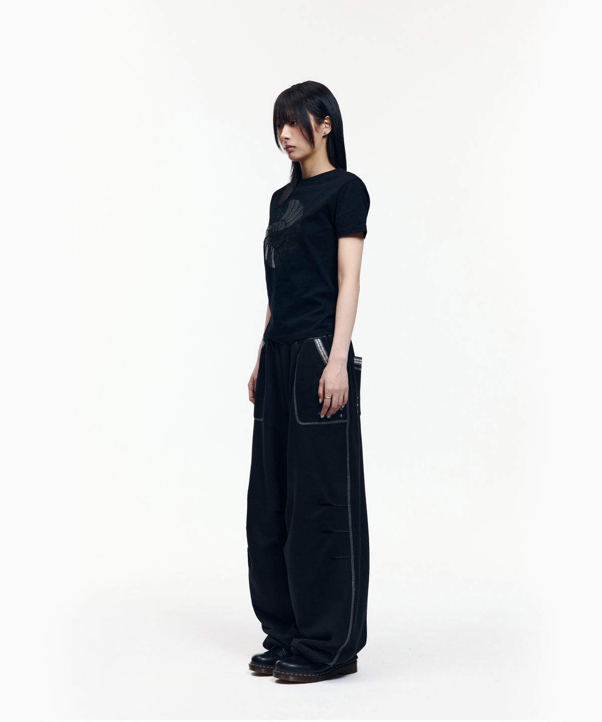아캄(AAKAM) Knee Pin-Tuck Ethnic Sweatpants (Black)