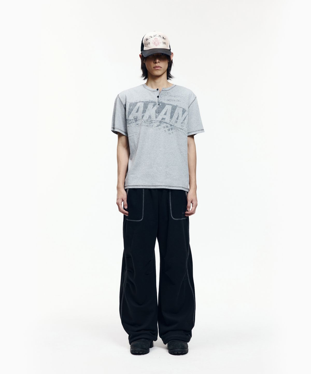 아캄(AAKAM) Knee Pin-Tuck Ethnic Sweatpants (Black)