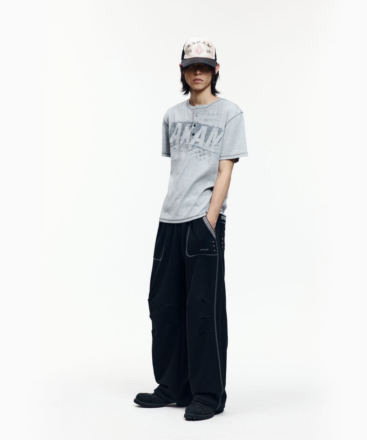 아캄(AAKAM) Knee Pin-Tuck Ethnic Sweatpants (Black)