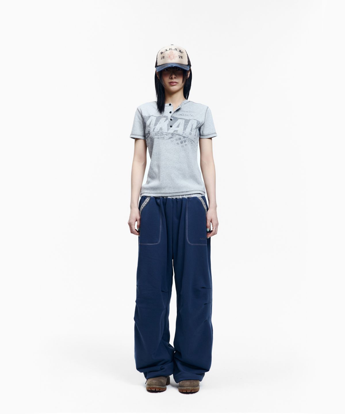 아캄(AAKAM) Knee Pin-Tuck Ethnic Sweatpants (Navy)