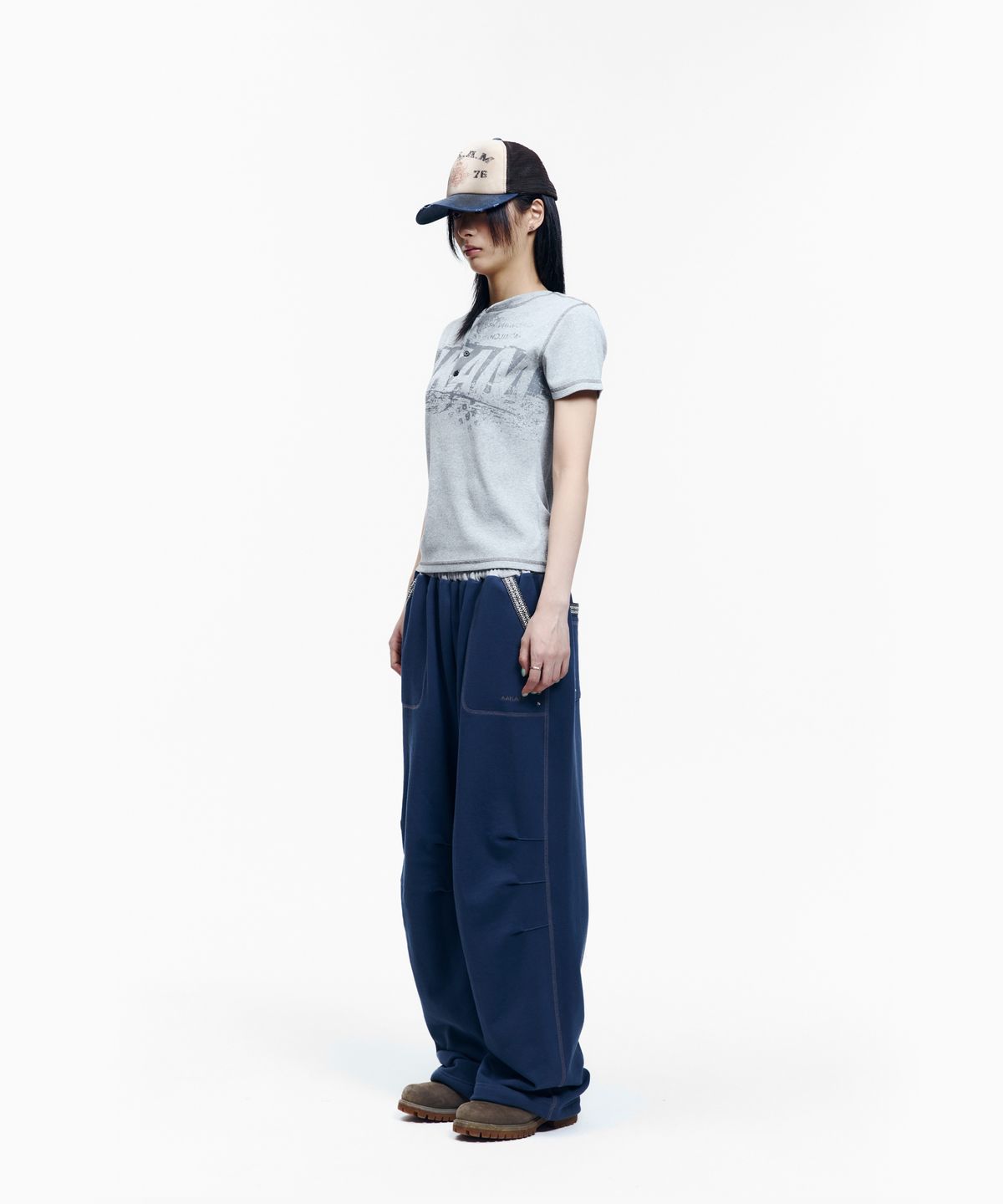 아캄(AAKAM) Knee Pin-Tuck Ethnic Sweatpants (Navy)