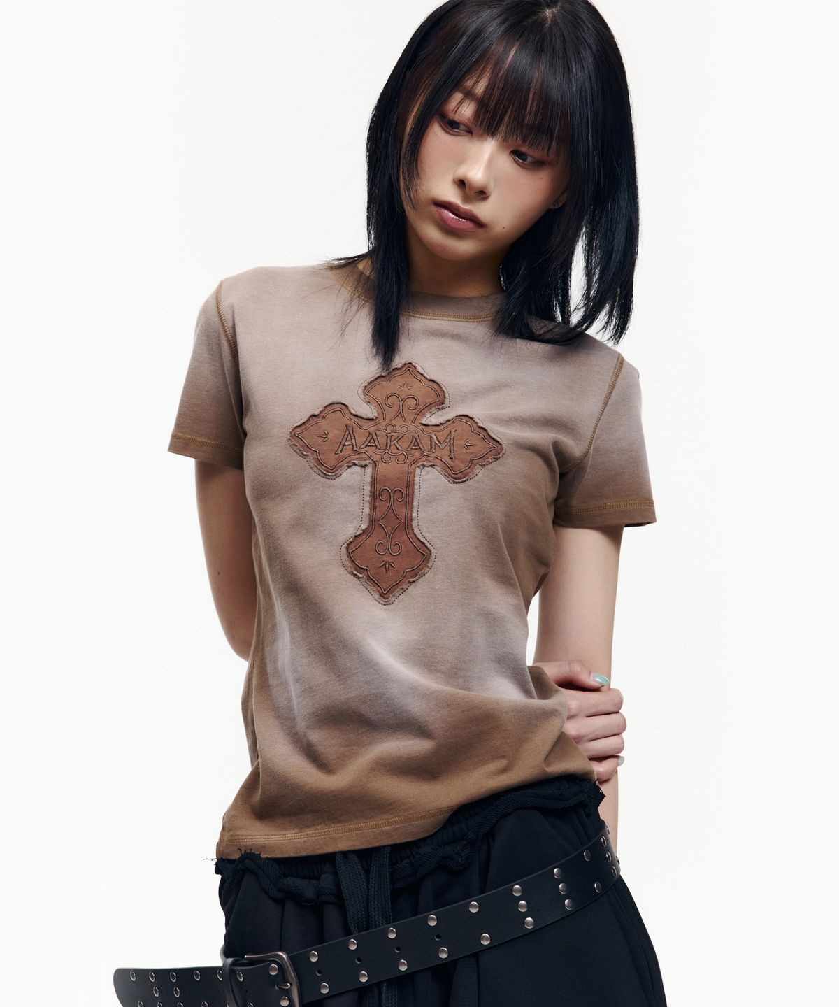 아캄(AAKAM) Dust Fade CROS2 Half Top (Brown)
