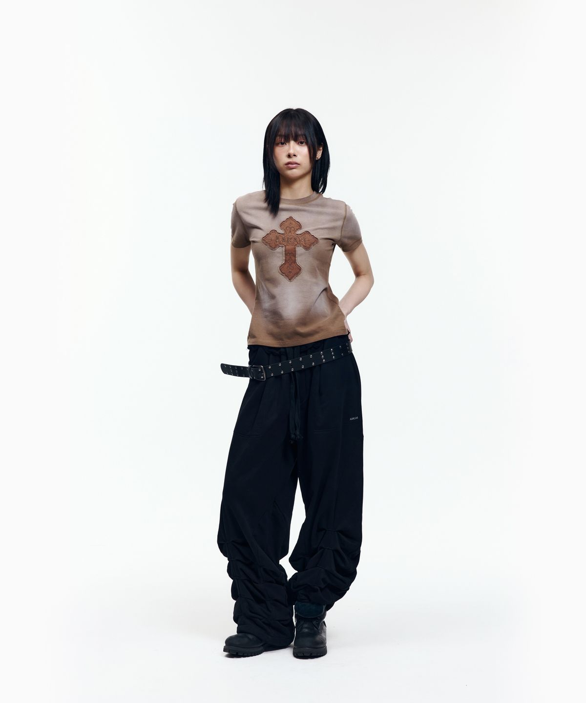 아캄(AAKAM) Dust Fade CROS2 Half Top (Brown)