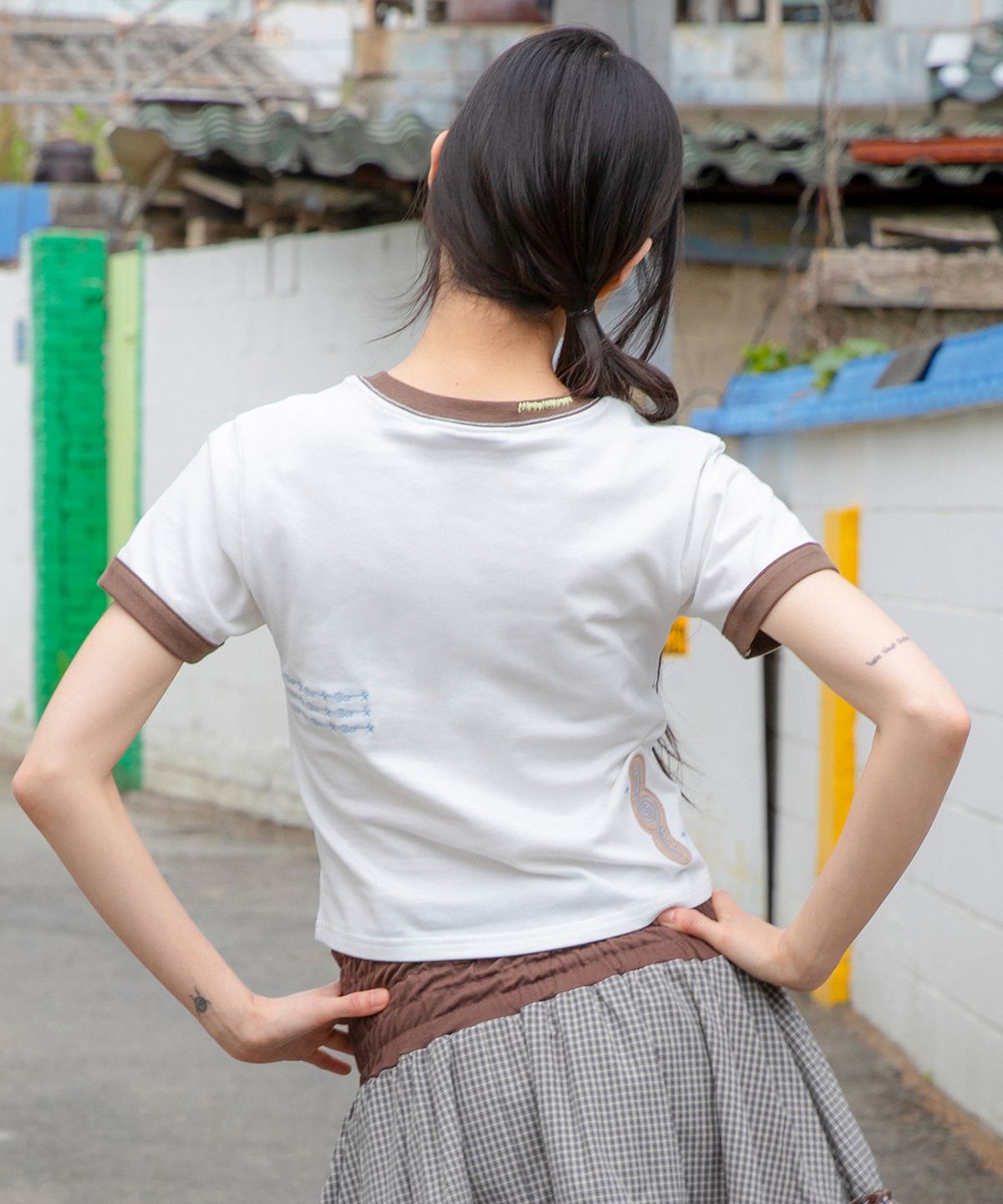 루나키후(RuNaKi'Hu') WXT097 아루바무 링고 아플리케 티셔츠 (WHITE)