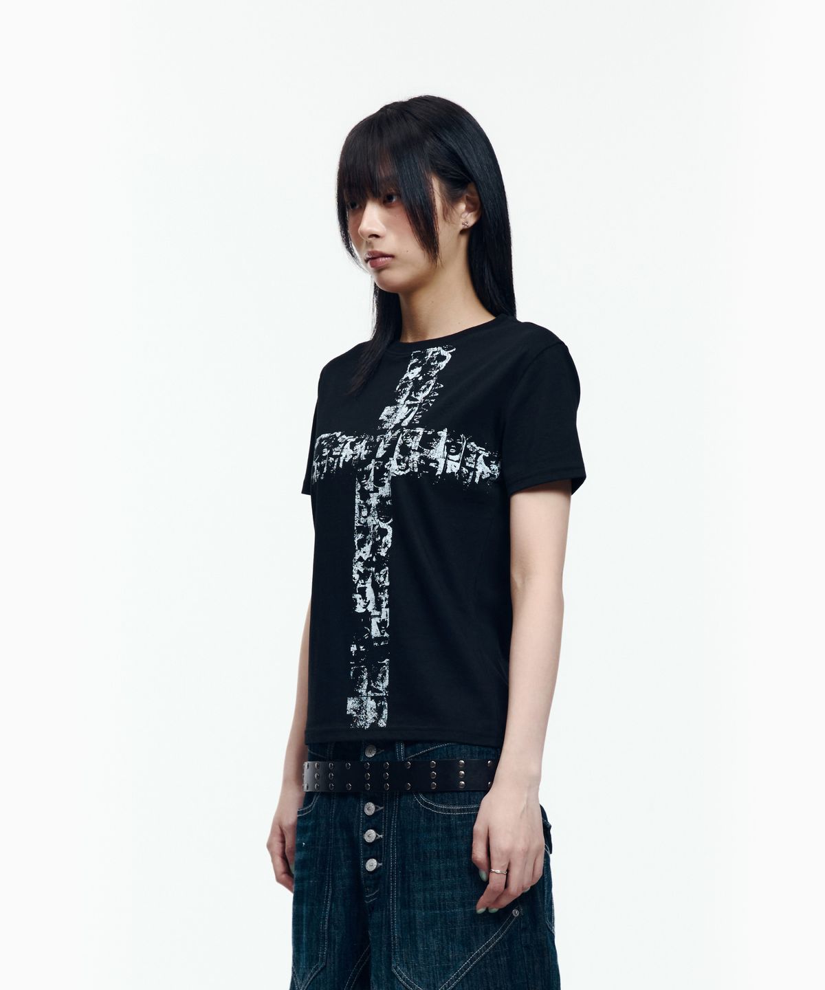 아캄(AAKAM) Mosaic Cross Half Top (Black)