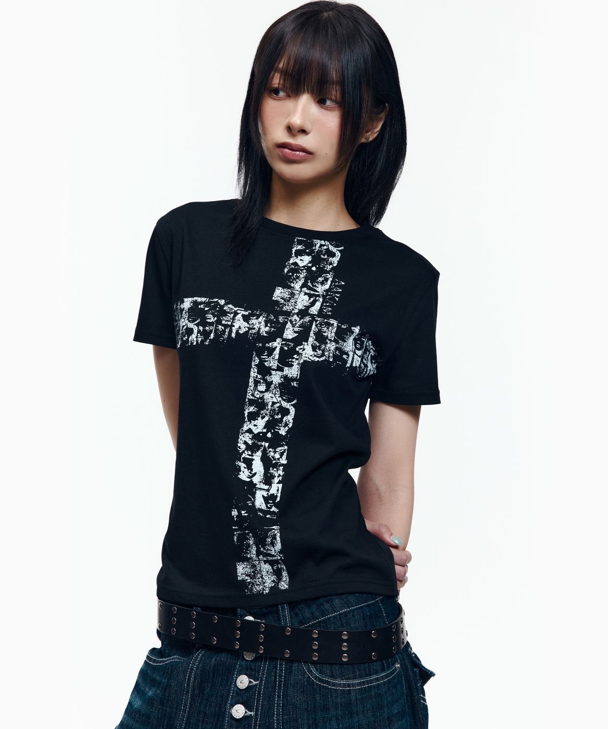 아캄(AAKAM) Mosaic Cross Half Top (Black)