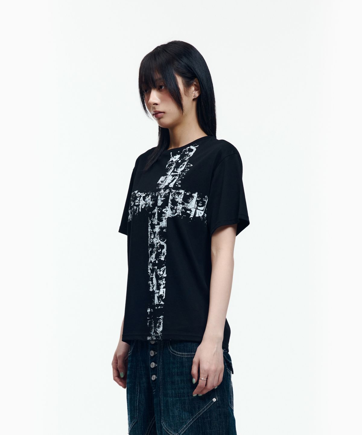 아캄(AAKAM) Mosaic Cross Half Top (Black)