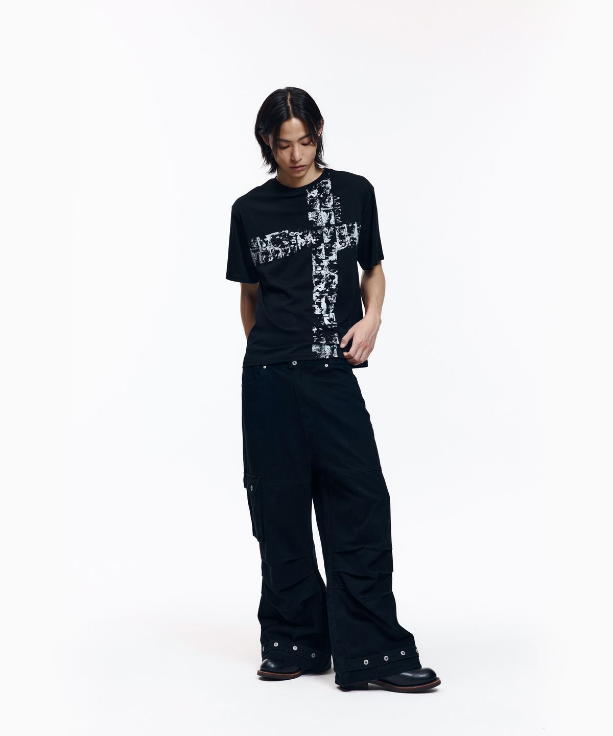 아캄(AAKAM) Mosaic Cross Half Top (Black)