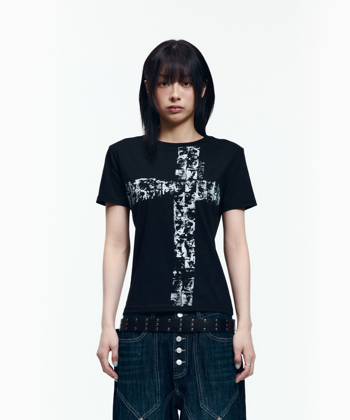 아캄(AAKAM) Mosaic Cross Half Top (Black)