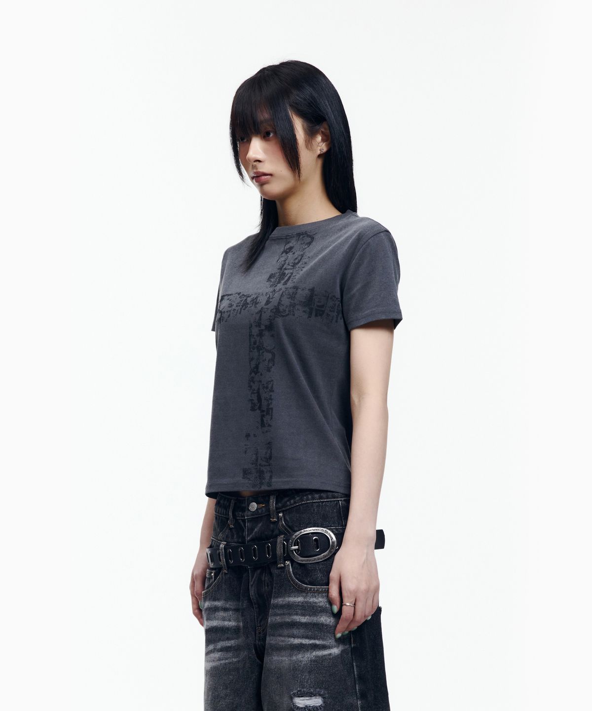아캄(AAKAM) Mosaic Cross Half Top (Dark Gray)