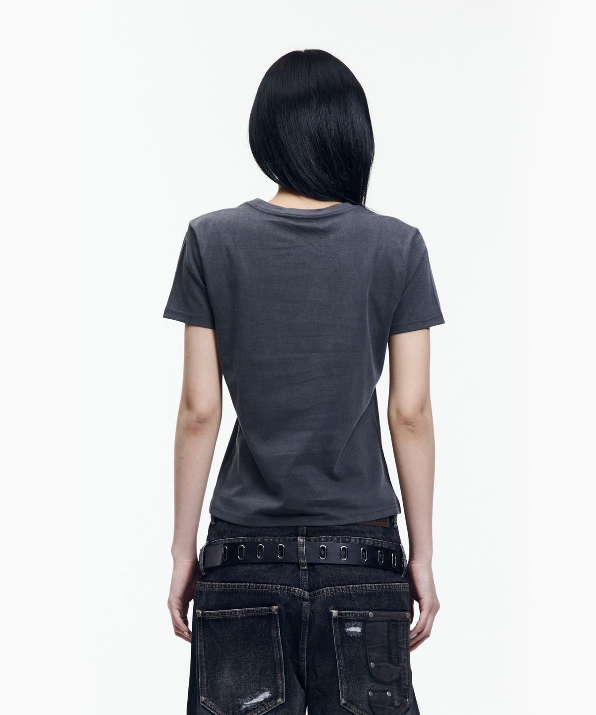 아캄(AAKAM) Mosaic Cross Half Top (Dark Gray)
