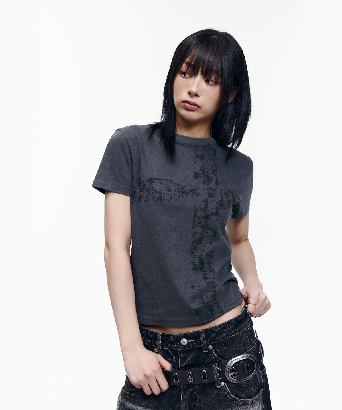 아캄(AAKAM) Mosaic Cross Half Top (Dark Gray)