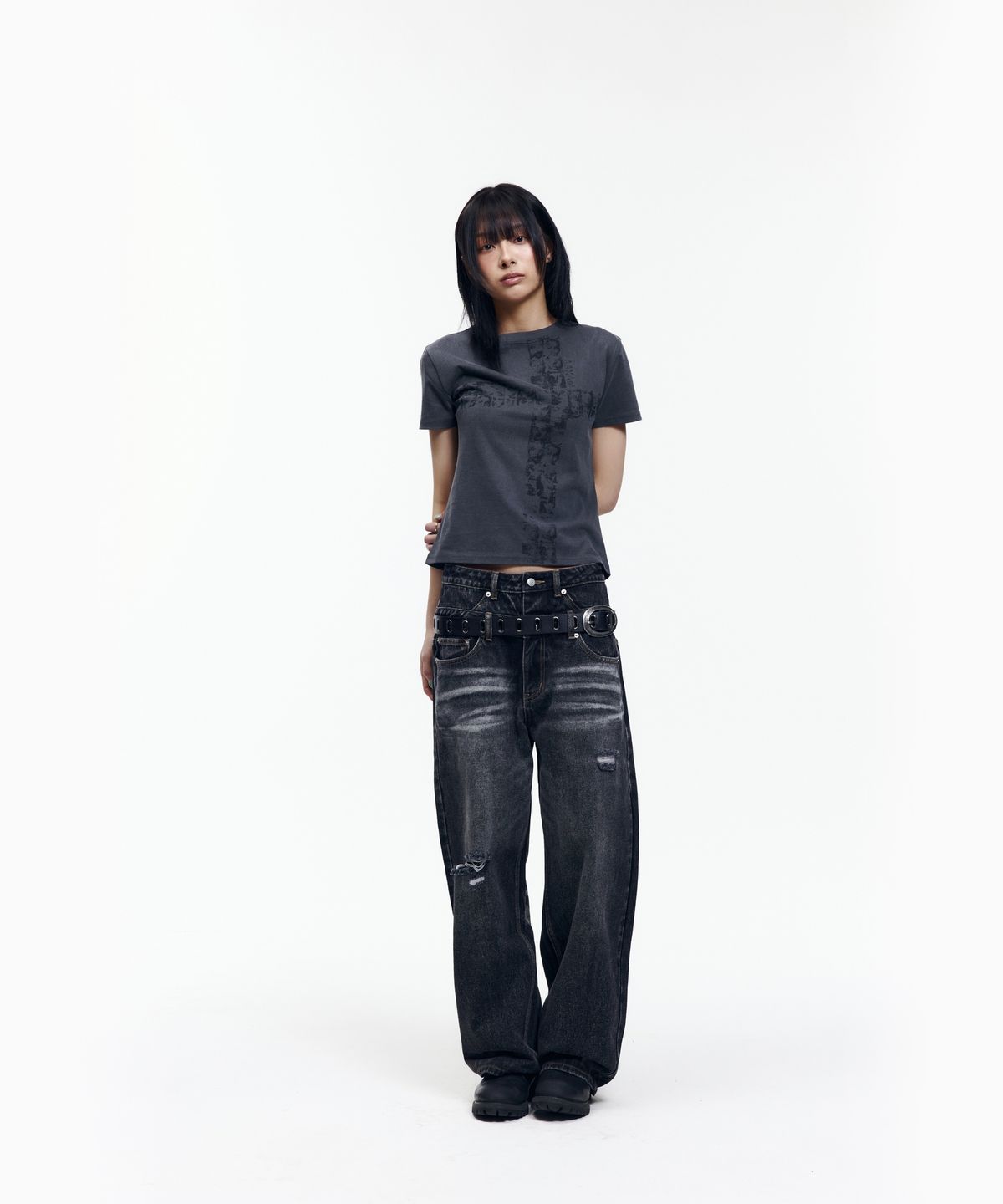 아캄(AAKAM) Mosaic Cross Half Top (Dark Gray)