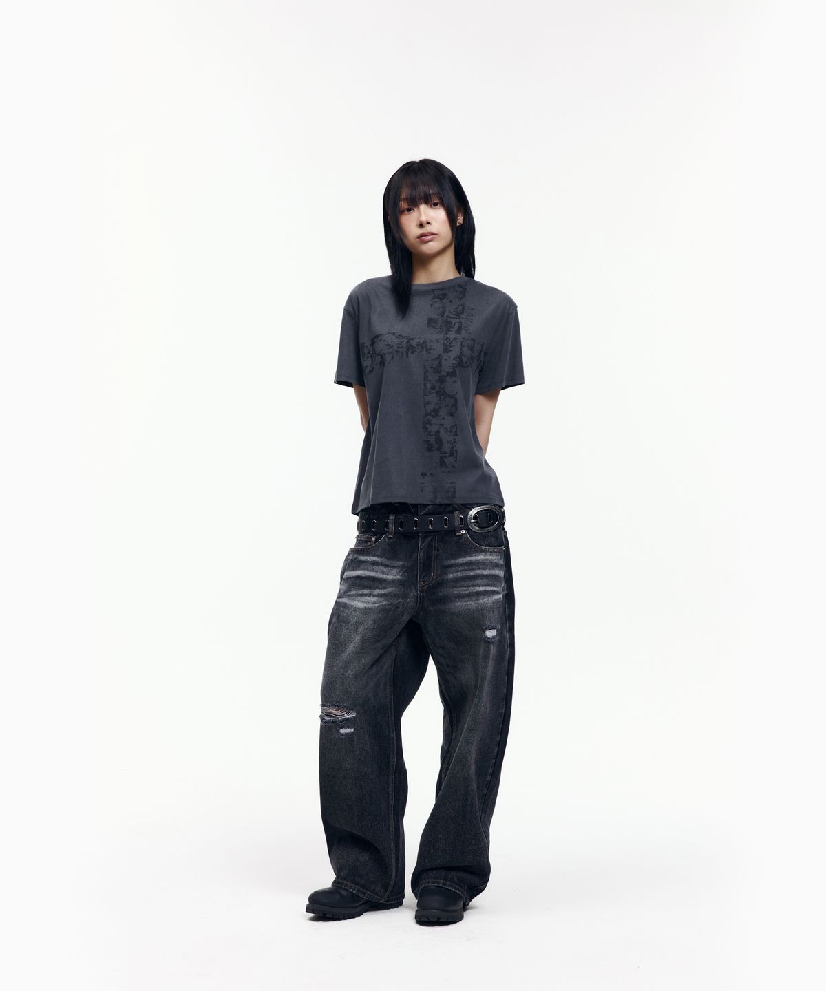 아캄(AAKAM) Mosaic Cross Half Top (Dark Gray)