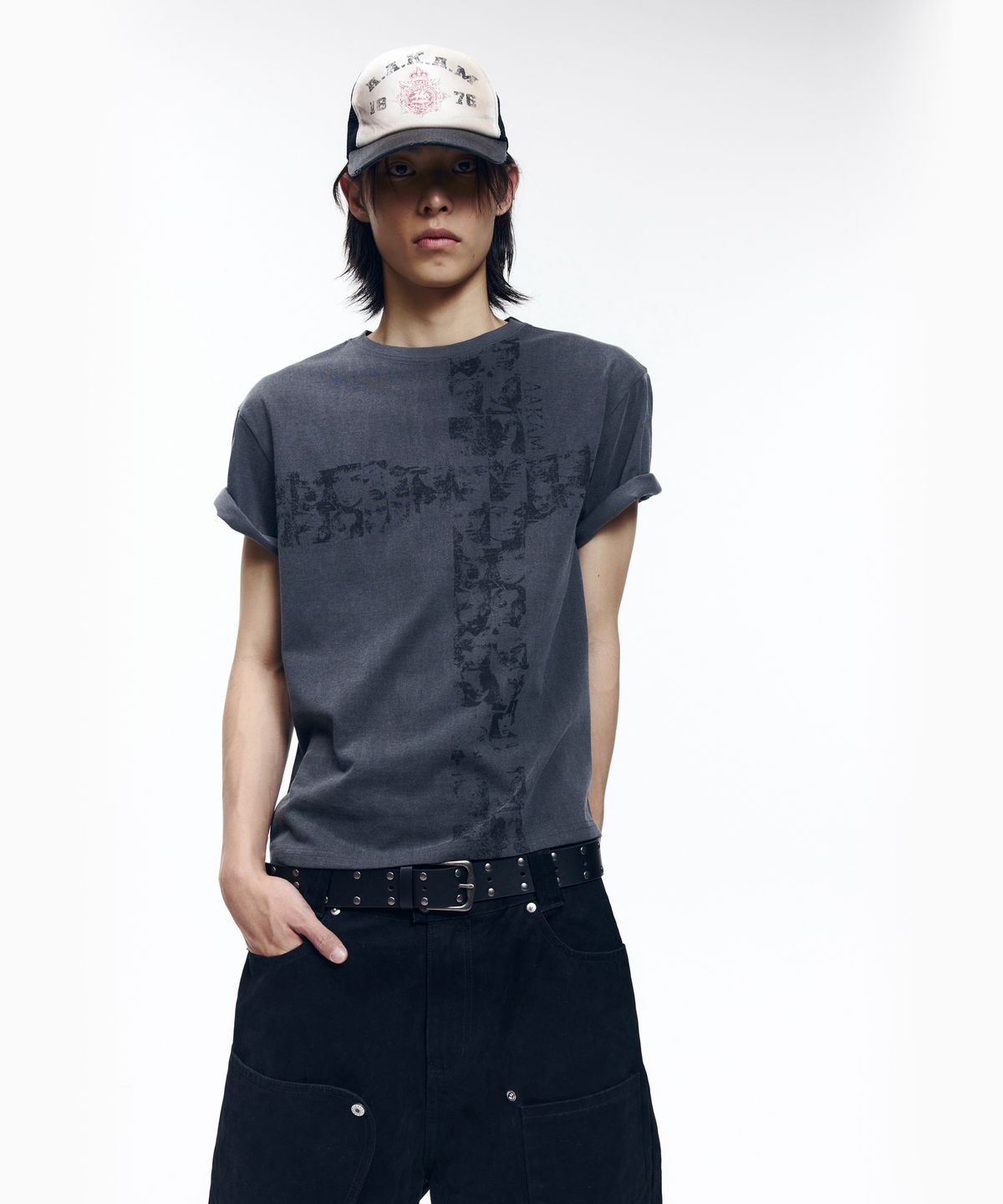 아캄(AAKAM) Mosaic Cross Half Top (Dark Gray)